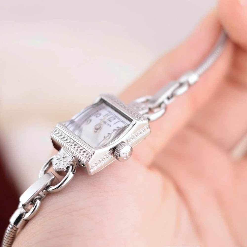 Hamilton American H812710 Women’s Watch
[Very Good Condition] Swiss-Made - Picture 4 of 10